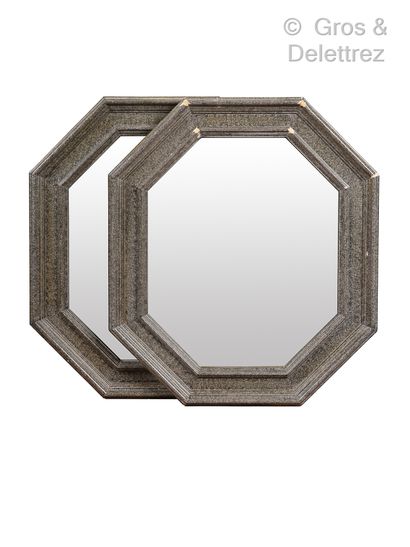 null Paire de miroirs octogonaux en bois mouluré façon granit

Haut. : 64 cm

Ec...
