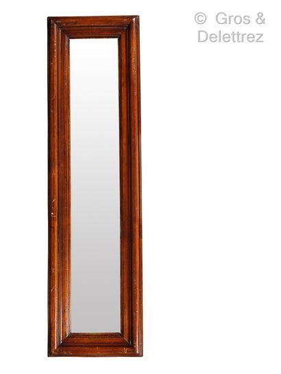 null Lot de six miroirs rectangulaires en bois mouluré et patiné

122 x 33 cm 

Fausses...