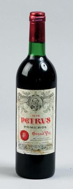 null 1 Bouteille PETRUS, Pomerol 1976 (ea, J)