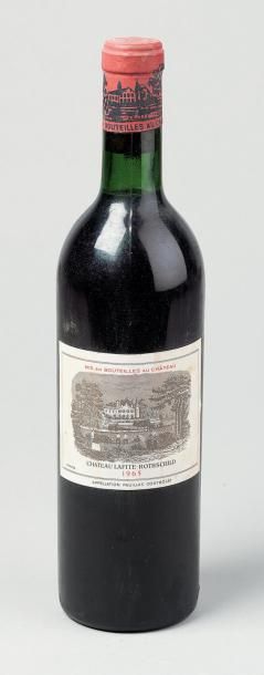 null 1 Bouteille CH. LAFITE-ROTHSCHILD, 1° cru Pauillac 1965 (elt)