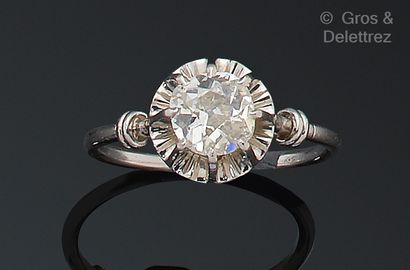 null Solitaire" ring in white gold, set with an old cut diamond. Weight of the diamond...