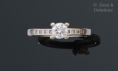 null Ring "Solitaire" in white gold, decorated with a brilliant-cut diamond. The...