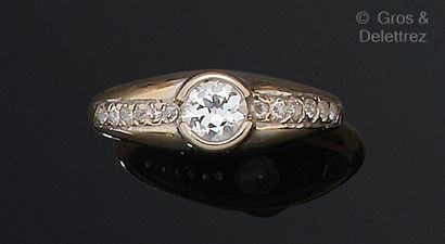 null 
YELLOW gold "Jonc" ring, set with a brilliant-cut diamond and old-cut diamonds....