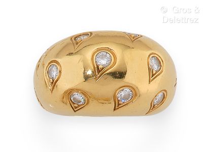 CARTIER Bague « Jonc » en or jaune, soulignée de motifs cachemires sertis de diamants...