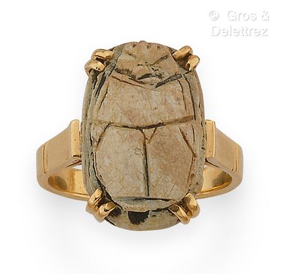 Yellow gold ring, decorated with a beetle....