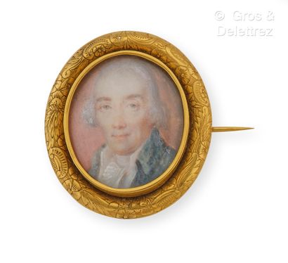 null Brooch in yellow gold, decorated with a miniature representing a man in bust....