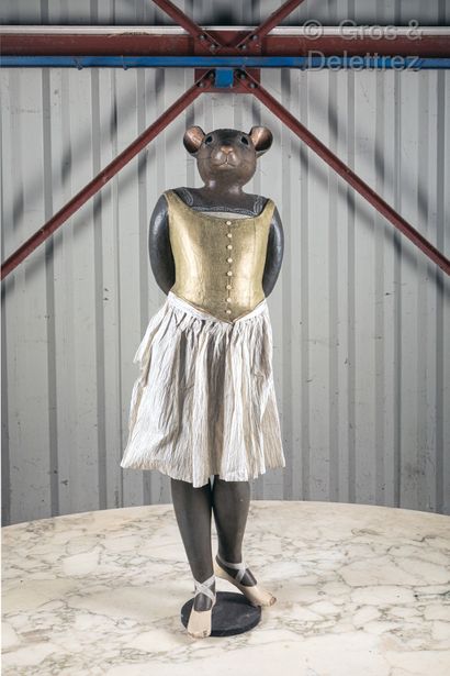 Mélanie BOURLON (née en 1976) Souris « rat d’opéra »

Sculpture en papier maché et...