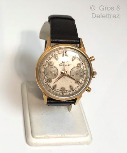 LIP Circa 1970 - Chronograph - yellow gold wristwatch, 35 mm round case, cream dial...