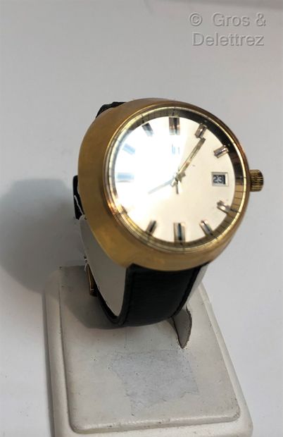 LIP Circa 1970 - Gilt metal wristwatch, case 39 mm, cream dial, applied index, automatic...