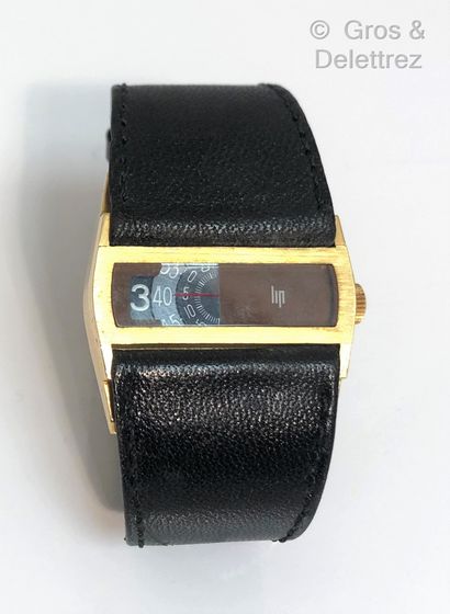 LIP Baschmakoff, circa 1960 Wristwatch with gold case 33 mm, screwed back. Watch...