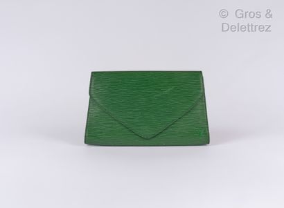 LOUIS VUITTON Année 1987 - Pochette "Art Déco" 27cm en cuir épi vert Bornéo, fermeture...