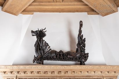 Royaume de SIAM Grande sculpture en bois exotique représentant un dragon sur fond...