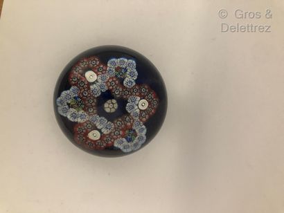null Round paperweight in crystal



Sulfide millefiori in white and red tones on...