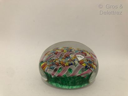 null Round paperweight in crystal



Sulfide millefiori with pink and white tinted...