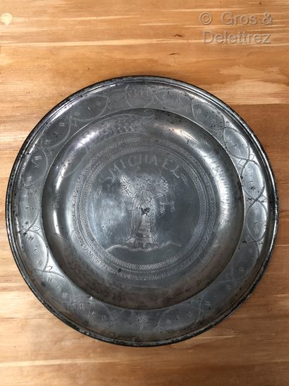 SOUTH GERMANY - Round dish with molded rim...