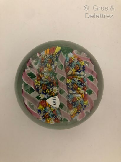 null Round paperweight in crystal



Sulfide millefiori with pink and white tinted...