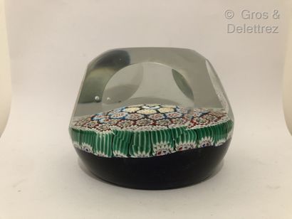 null Important paperweight in round crystal with facets 



Sulfide decorated with...