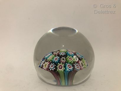 null Round paperweight in crystal



Sulfide millefiori in pink, blue, green and...