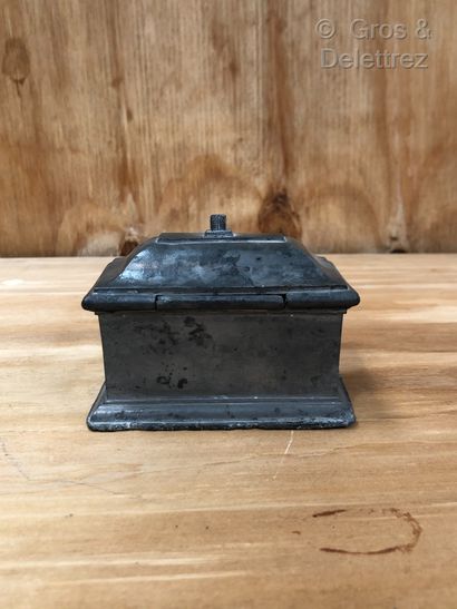 null FRANCE - Rectangular pewter box with a molded base and a pyramidal lid with...