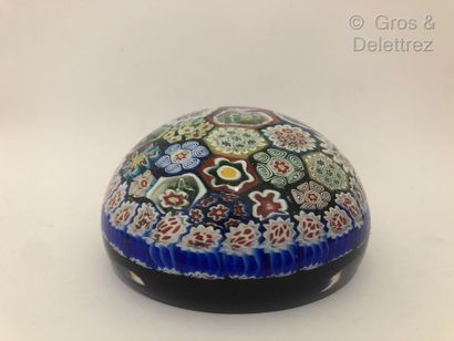 null Large round crystal paperweight



millefiori sulfide in blue, red, blue, white...