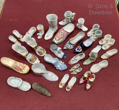 null Lot de souliers, chaussures et sabots en porcelaine et faïence.



petits a...