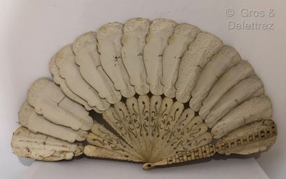 null Fan, the leaf composed of paper palmettes decorated with embossed and gilded...
