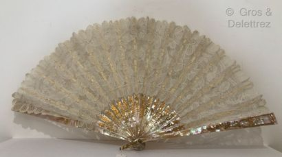 null Pearly iridescence, circa 1900



Folded fan, the leaf in bobbin lace decorated...