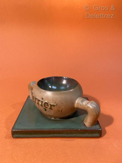 null Advertising ashtray in stoneware enamelled ochre and green Perrier.



12 x...