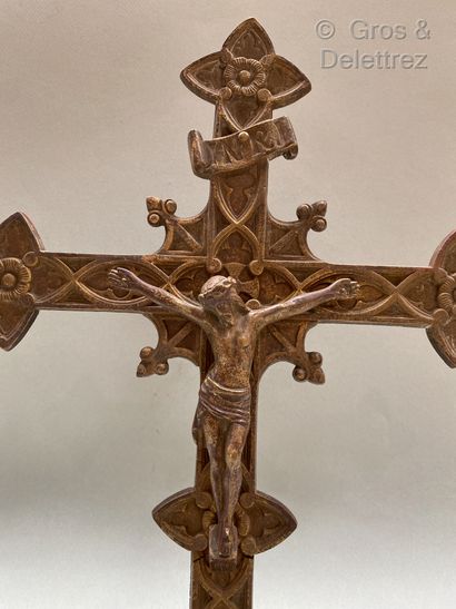 null Crucifix in bronze, the cross with rich decoration of interlacing, pinnacles...