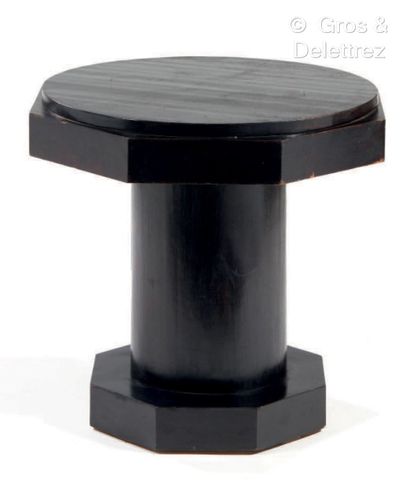 null Work of the 1930s



Octagonal pedestal table in black stained mahogany veneer

H...