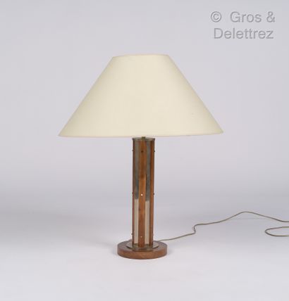 null Travail moderniste

Lampe de bureau en bois et métal chromé

H : 49 cm
