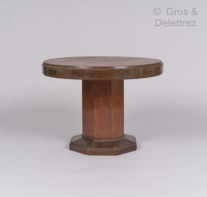 Francis JOURDAIN 

Low table in walnut veneer,...