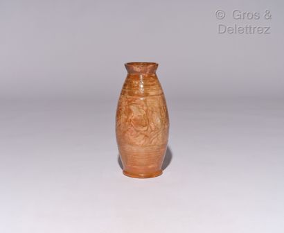 Claire CHARDENAL (Xxe)

Vase in brown enamelled...