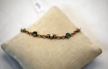 Bracelet articulé en or jaune orné de turquoises,...