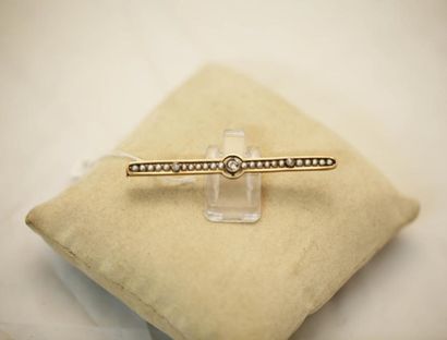 null Broche-barrette en or jaune ornée de perles fines et diamants. Poids 4.7 g.