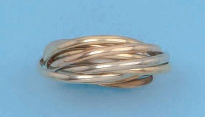 CARTIER Alliance 7 anneaux en or de trois couleurs. Signée Cartier. P. 6,2 g.