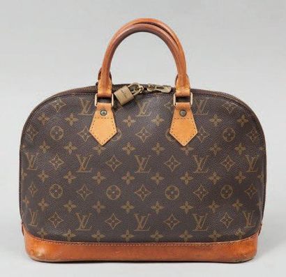 Louis VUITTON Sac «Alma» en toile monogram et cuir naturel, fermeture éclair, double...