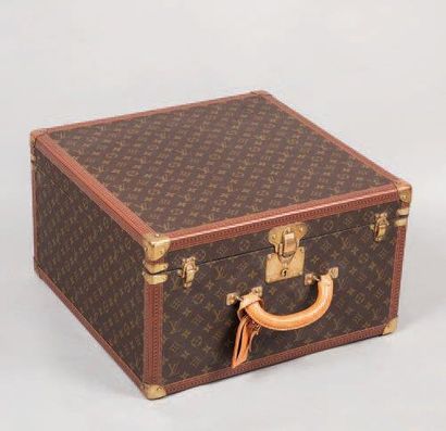 Louis VUITTON Petite malle valise « Brettes C.C» en toile monogram, bordures lozinées,...