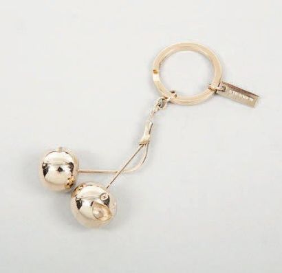 Louis VUITTON design Murakami Porte clefs en laiton doré figurant deux cerises
