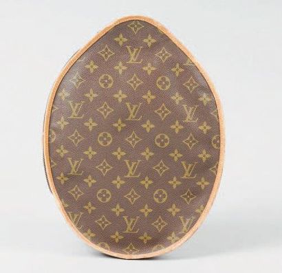 Louis VUITTON Housse raquette «grand axe» 34 cm en toile monogram gansée de cuir...