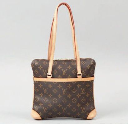 LOUIS VUITTON Sac «Coussin» 26 cm en toile monogram et cuir naturel, une poche extérieure,...