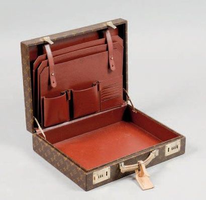 Louis VUITTON Attaché case classeur GM en toile monogram, intérieur en cuir grené...