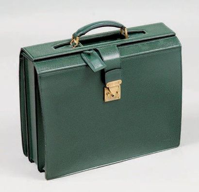 Louis VUITTON Cartable «Oural» 41.5 cm en cuir taïga vert, intérieur à trois soufflets...