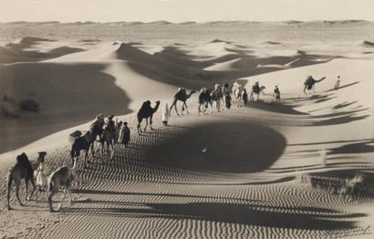 R. Pigneux Maroc, c. 1920 Sahara. Epreuve argentique d'époque. Signature du photographe...