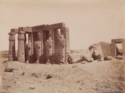 Félix Bonfils (1831-1885) Egypte, c. 1870 Statue renversée de Sésostris à Thèbes....