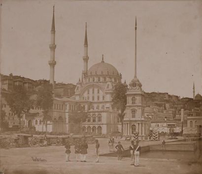 James Robertson (1813-1888) Constantinople, 1853. Artillerie devant la mosquée de...