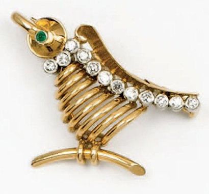 CARTIER Broche «Oiseau» en or jaune ornée de diamants taillés en brillant, l'oeil...