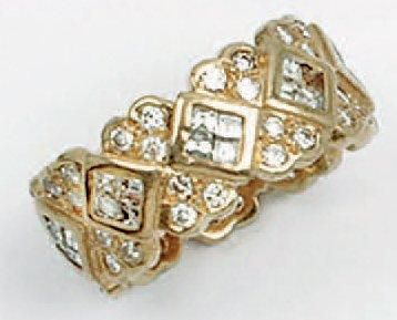 null Anneau à motif «Croisillon» en or jaune entièrement sertie de diamants princesse...