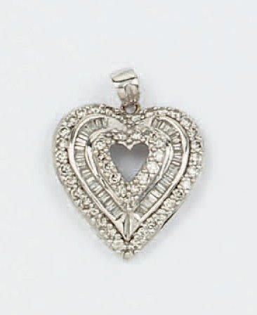 null Pendentif «Coeur» en or gris orné de diamants taillés en brillant et diamants...