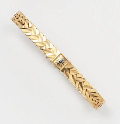 VACHERON CONSTANTIN Bracelet montre de dame en or jaune, mouvement duoplan, bracelet...
